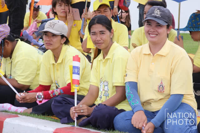 ประชาชนเฝ้ารับเสด็จ สมเด็จพระเจ้าอยู่หัว
