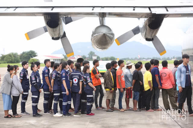 กองทัพอากาศ จัดเครื่องบิน C-130 นำสิ่งของพระราชทานไปมอบให้ สปป.ลาว วันที่ 3