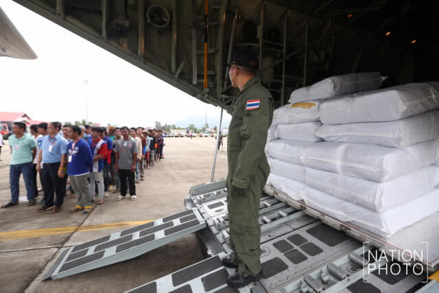กองทัพอากาศ จัดเครื่องบิน C-130 นำสิ่งของพระราชทานไปมอบให้ สปป.ลาว วันที่ 3
