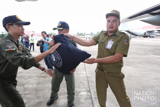กองทัพอากาศ จัดเครื่องบิน C-130 นำสิ่งของพระราชทานไปมอบให้ สปป.ลาว วันที่ 3