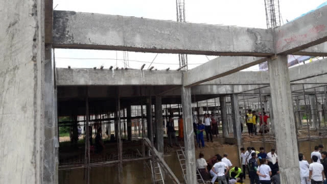 นั่งร้านก่อสร้างหอระฆัง วัดป่าอุบลแก้ว พังถล่ม! บาดเจ็บกว่า 28 ราย