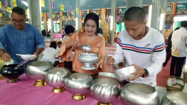 ชาวพุทธชัยภูมิ คึกคัก!! ร่วมทำบุญวิถีชุมชน
