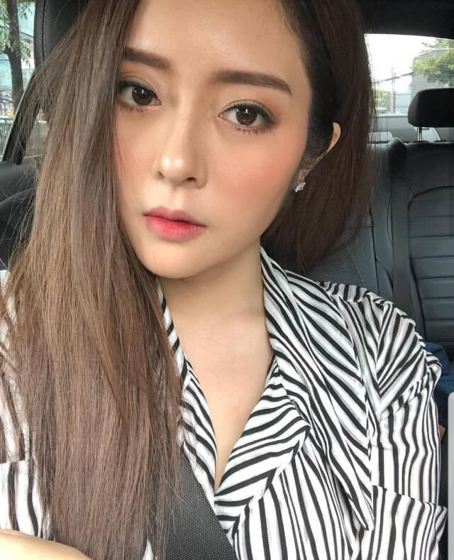 รักสั่นคลอน? "แก้มบุ๋ม" โพสต์ระบายเรื่องงี่เง่าผ่านไอจี