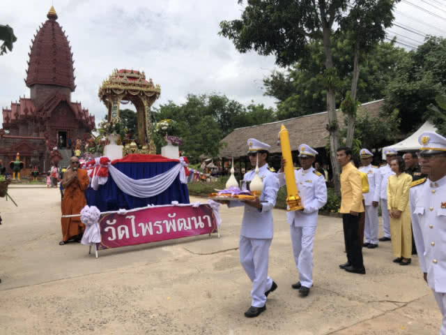 พระองค์โสมฯ ประทานต้นเทียนพรรษา แก่วัดชายแดน ไทย-กัมพูชา