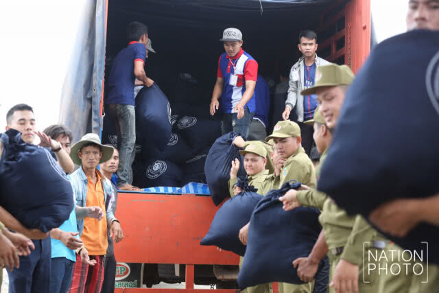 กองทัพอากาศ จัดเครื่องบิน C-130 นำสิ่งของพระราชทานไปมอบให้ สปป.ลาว วันที่ 3