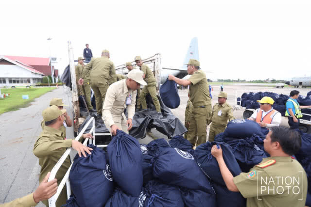 กองทัพอากาศ จัดเครื่องบิน C-130 นำสิ่งของพระราชทานไปมอบให้ สปป.ลาว วันที่ 3