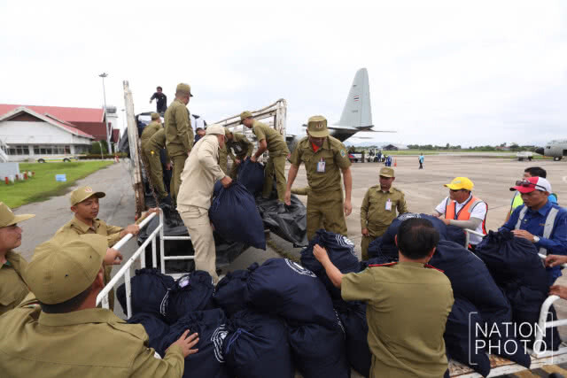 กองทัพอากาศ จัดเครื่องบิน C-130 นำสิ่งของพระราชทานไปมอบให้ สปป.ลาว วันที่ 3