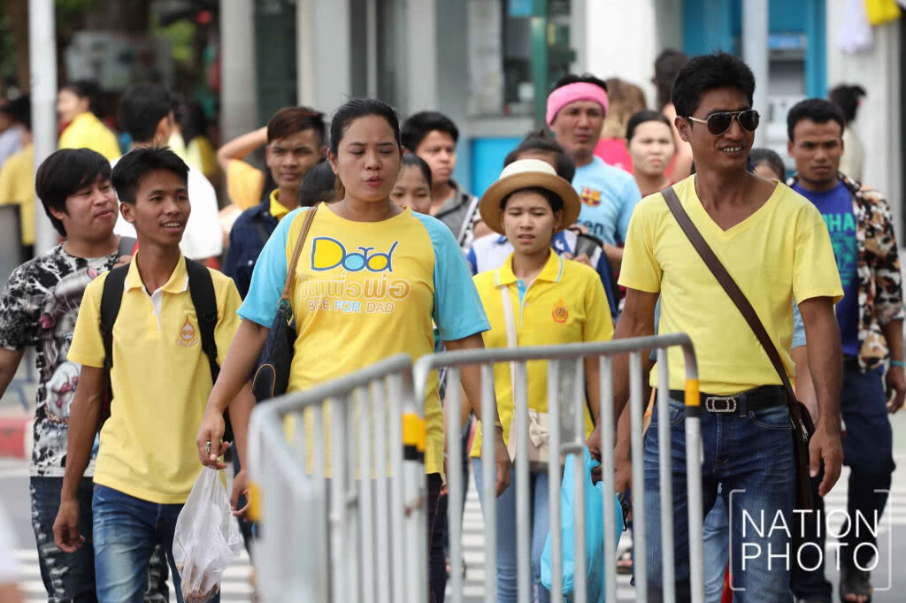 ปชช.พร้อมใจแต่งกายเสื้อผ้าสีเหลือง เนื่องในโอกาสวันเฉลิมพระชนมพรรษา สมเด็จพระเจ้าอยู่หัว ปชช.พร้อมใจแต่งกายเสื้อผ้าสีเหลือง เนื่องในโอกาสวันเฉลิมพระชนมพรรษา สมเด็จพระเจ้าอยู่หัว