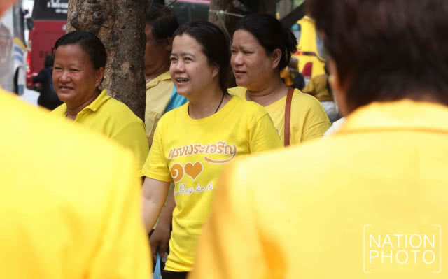 ปชช.พร้อมใจแต่งกายเสื้อผ้าสีเหลือง เนื่องในโอกาสวันเฉลิมพระชนมพรรษา สมเด็จพระเจ้าอยู่หัว