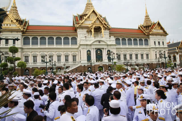 นายกฯ ลงนามถวายพระพร ร.10