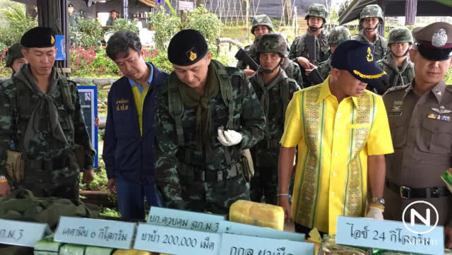 จ๊ะเอ๋ทหาร! 4 คนร้ายทิ้งยาเสพติดล็อตใหญ่