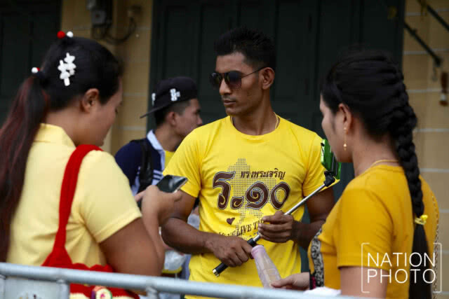 ปชช.พร้อมใจแต่งกายเสื้อผ้าสีเหลือง เนื่องในโอกาสวันเฉลิมพระชนมพรรษา สมเด็จพระเจ้าอยู่หัว
