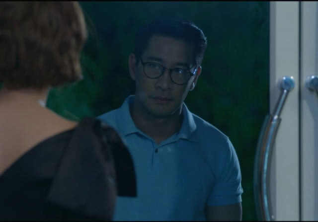 คนอินละครจัด!! เอาเท้าทาบหน้า 'ป้อง-ณวัฒน์'