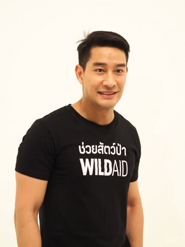 คนอินละครจัด!! เอาเท้าทาบหน้า 'ป้อง-ณวัฒน์'