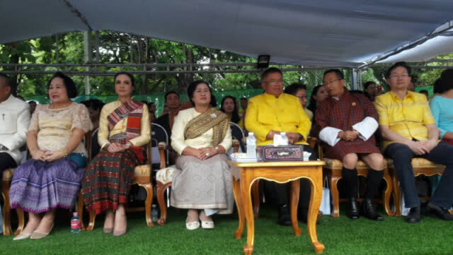 สุดยิ่งใหญ่!! งานแห่เทียนพรรษา "ฮีตศรัทธาราชธานีแห่งเทียน"