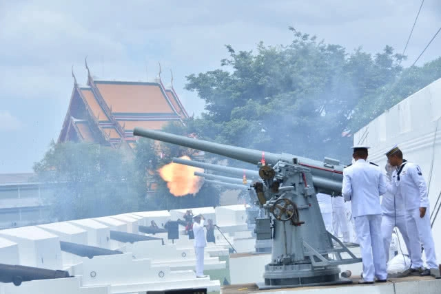 3 เหล่าทัพ ยิงสลุตหลวง 21 นัด เฉลิมพระเกียรติ ร.10