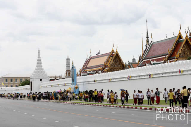 ปชช.พร้อมใจแต่งกายเสื้อผ้าสีเหลือง เนื่องในโอกาสวันเฉลิมพระชนมพรรษา สมเด็จพระเจ้าอยู่หัว