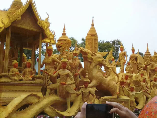 สุดยิ่งใหญ่!! งานแห่เทียนพรรษา "ฮีตศรัทธาราชธานีแห่งเทียน"