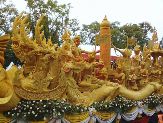 สุดยิ่งใหญ่!! งานแห่เทียนพรรษา "ฮีตศรัทธาราชธานีแห่งเทียน"