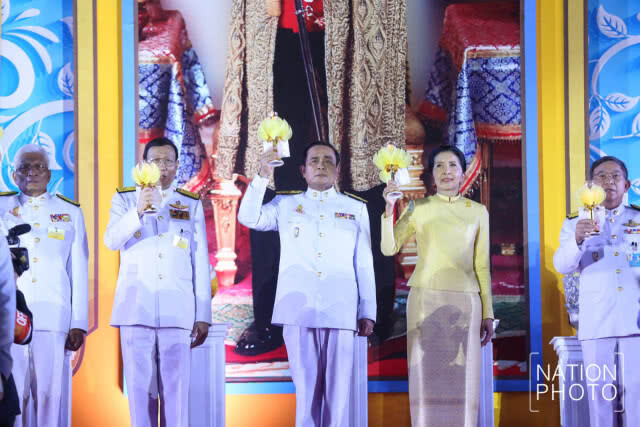 พิธีจุดเทียนถวายพระพรชัยมงคลและถวายราชสดุดีเฉลิมพระเกียรติ สมเด็จพระเจ้าอยู่หัว