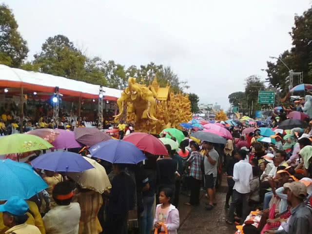 สุดยิ่งใหญ่!! งานแห่เทียนพรรษา "ฮีตศรัทธาราชธานีแห่งเทียน"