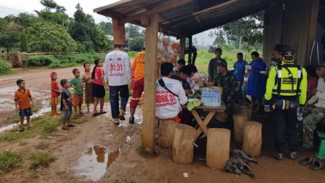 (คลิป) กู้ภัยไทย สนธิกำลังช่วยประชาชน สปป.ลาว ประสบภัยพิบัติเขื่อนแตก