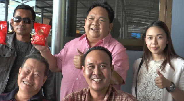 "กลุ่มสามมิตร" โอ่ "บิ๊กตู่" ได้รับความนิยมเหนือ "ทักษิณ" ที่อีสาน (ชมคลิป)