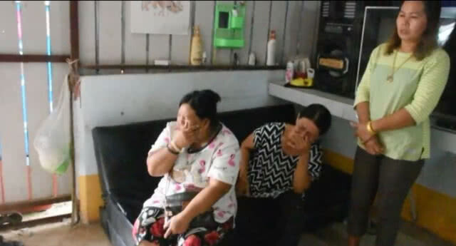 (คลิป) สุดสลด!!! เด็ก 12 ขวบ ถูกไฟฟ้าจากตู้เย็นช๊อต ดับอนาถ!!!