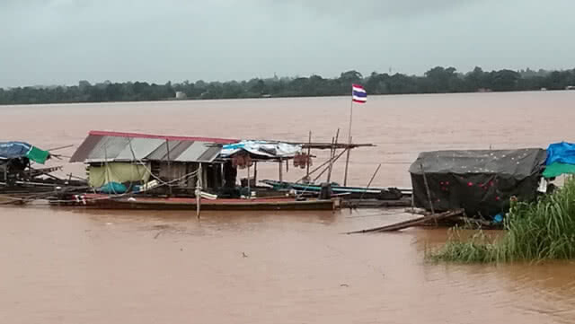 ท่วมแล้ว 8 อำเภอ!!! นครพนมฝนตกต่อเนื่อง