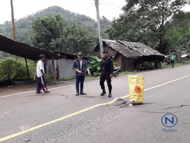 ด่วน!! ดินทรุดบ้านร้าว-ถนนทรุดตัวเร่งอพยพชาวบ้าน "แม่สามแลบ"ไปที่ปลอดภัย