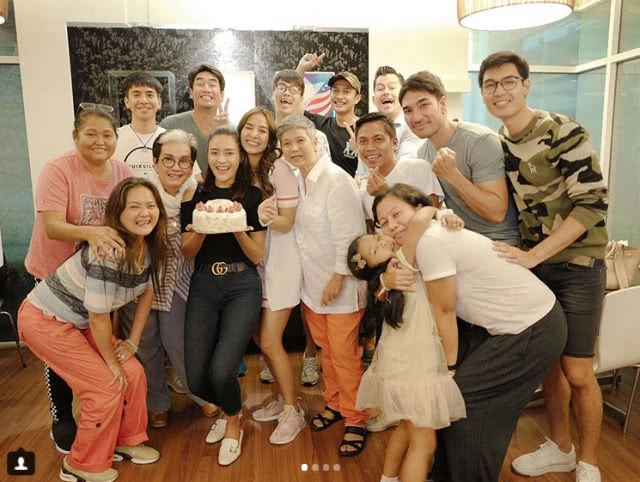 "ปุ๊กลุก" สุดปลื้ม !!! หลัง "อั้ม พัชราภา" โผล่เซอร์ไพรส์พ่อแม่ในวันเกิด