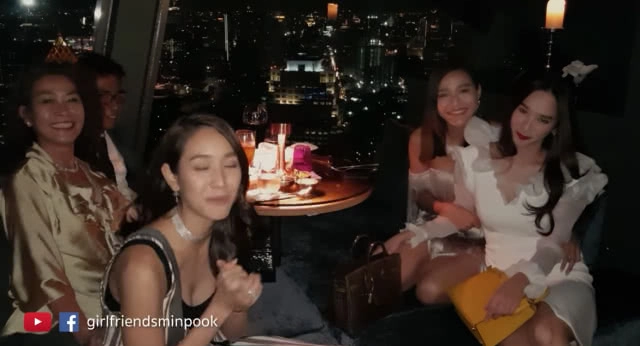 "ปุ๊กลุก" สุดปลื้ม !!! หลัง "อั้ม พัชราภา" โผล่เซอร์ไพรส์พ่อแม่ในวันเกิด