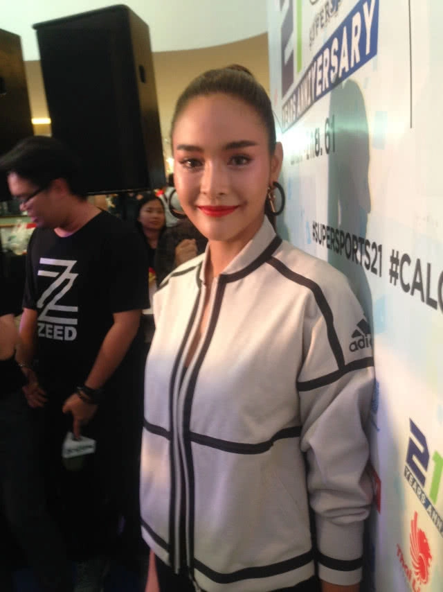 "ปุ๊กลุก" สุดปลื้ม !!! หลัง "อั้ม พัชราภา" โผล่เซอร์ไพรส์พ่อแม่ในวันเกิด