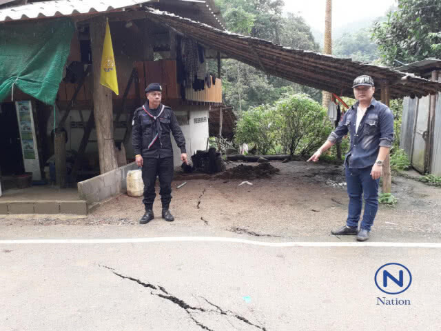 ด่วน!! ดินทรุดบ้านร้าว-ถนนทรุดตัวเร่งอพยพชาวบ้าน "แม่สามแลบ"ไปที่ปลอดภัย
