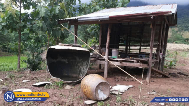 ช้างป่าภูหลวงบุกหากินในไร่ทำลายกระท่อมชาวบ้าน