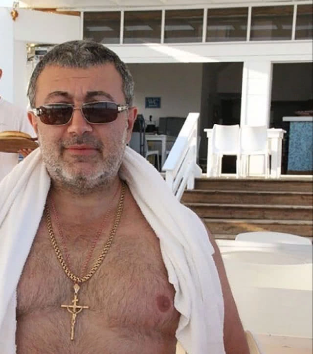 มาเฟียรัสเซียถูกลูกสาวสามคนรุมแทงดับ เพราะถูกลวนลามนานนับปี