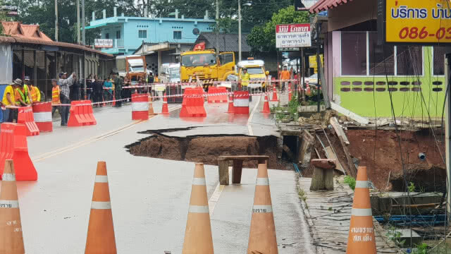 ประกาศหมู่บ้านร่มฟ้าไทย เป็นเขตภัยพิบัติ หลังดินถล่ม