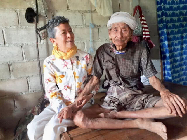 "ปู่คออี้" 107 ปี ได้สัญชาติไทย แล้ว!!