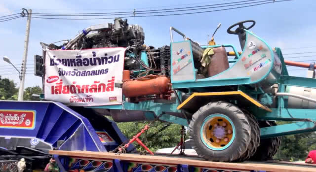 "คนไทยไม่ทิ้งกัน"  ทีมท่อซิ่งช่วยสูบระบายน้ำท่วมหนองหาร สกลนคร