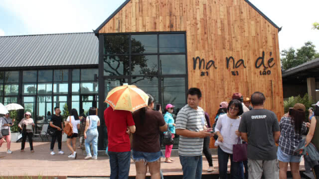 ไอเดียเก๋!!! สร้างร้านกาแฟสไตล์ลอฟท์ กลางทุ่งนา