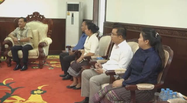 จิตอาสามุกดาหารข้ามฝั่งโขงมอบสิ่งของช่วยเหลือลาวพร้อมเงิน 2.2 ล้านบาท