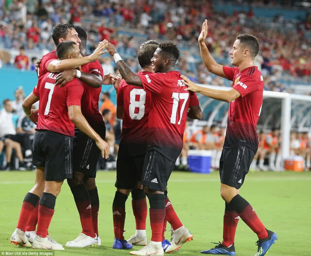 "ผีแดง" อุ่นสวย! เฉือนราชันชุดขาว 2-1