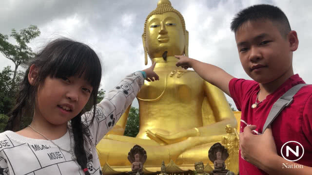 สุดอัศจรรย์! ผึ้งหลวงทำรังใต้คางหลวงพ่อศักดิ์สิทธิ์ คล้ายเคราแพะ