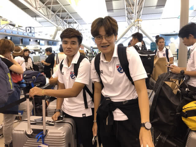 "ชบาแก้ว" กลับถึงไทย พร้อมลุย บอลหญิง อชก.