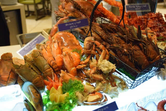 อิ่มอร่อยไม่อั้น 6 ชั่วโมงเต็ม กับ ลักซ์ชัวรี่ เลซี่ ลันช์  ทุกวันเสาร์ ห้องอาหารจตุจักร คาเฟ่