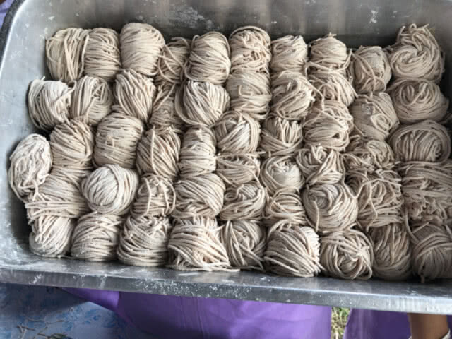 เส้นบะหมี่แก่นฝาง สูตรพิเศษหนึ่งเดียว!! อร่อยภูมิปัญญาท้องถิ่น