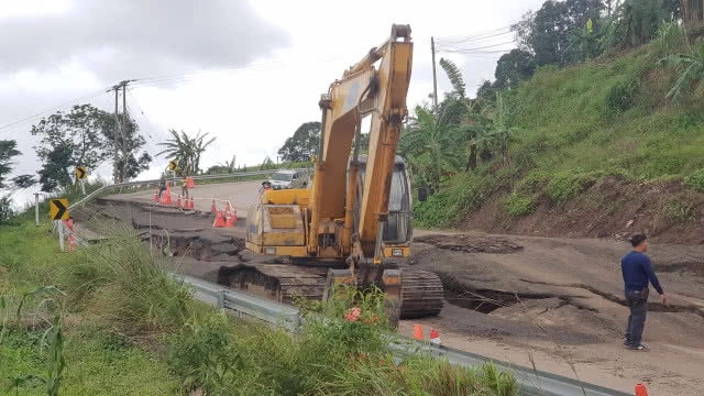 ยังทรุดหนัก สั่งปิดห้ามใช้ถนนขึ้นภูทับเบิกเด็ดขาด จนกว่าจะซ่อมเสร็จ