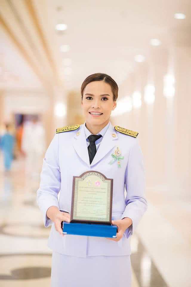 "กัปตันกิ๊ฟ" รับพระราชทานโล่ "สตรีไทยดีเด่น"