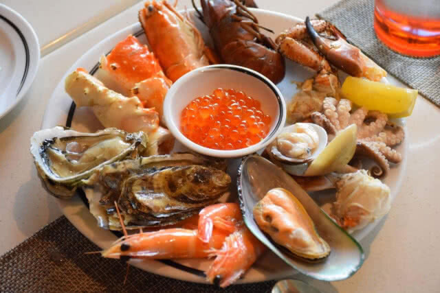 อิ่มอร่อยไม่อั้น 6 ชั่วโมงเต็ม กับ ลักซ์ชัวรี่ เลซี่ ลันช์  ทุกวันเสาร์ ห้องอาหารจตุจักร คาเฟ่