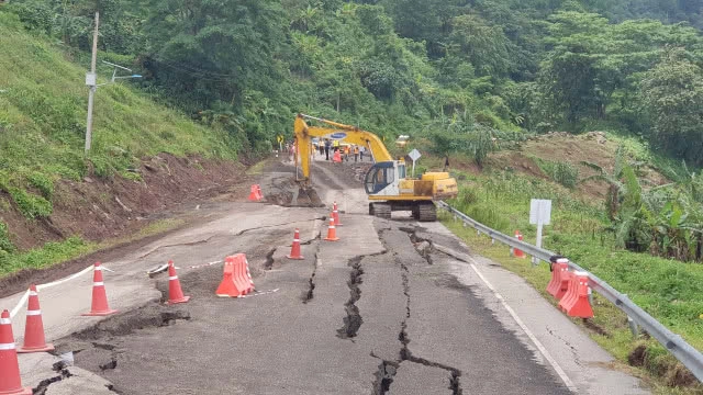 ยังทรุดหนัก สั่งปิดห้ามใช้ถนนขึ้นภูทับเบิกเด็ดขาด จนกว่าจะซ่อมเสร็จ